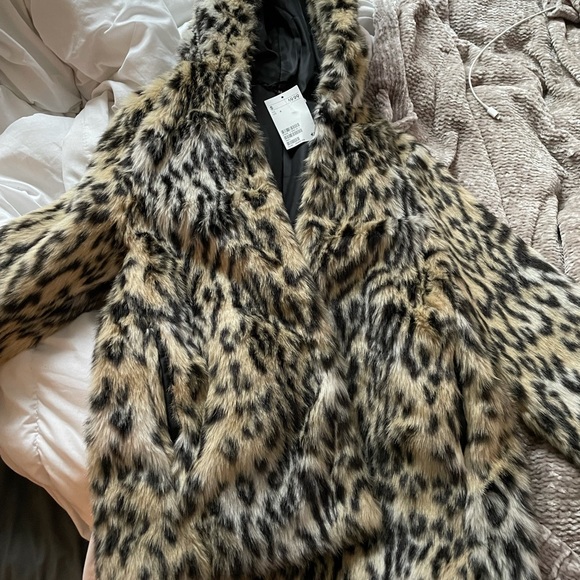 Brand new leopard fur coat with hood - Picture 2 of 2